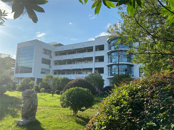 富陽校區(qū)校園一角